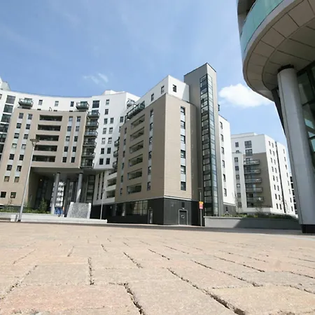 Marsh Lane Apartment *